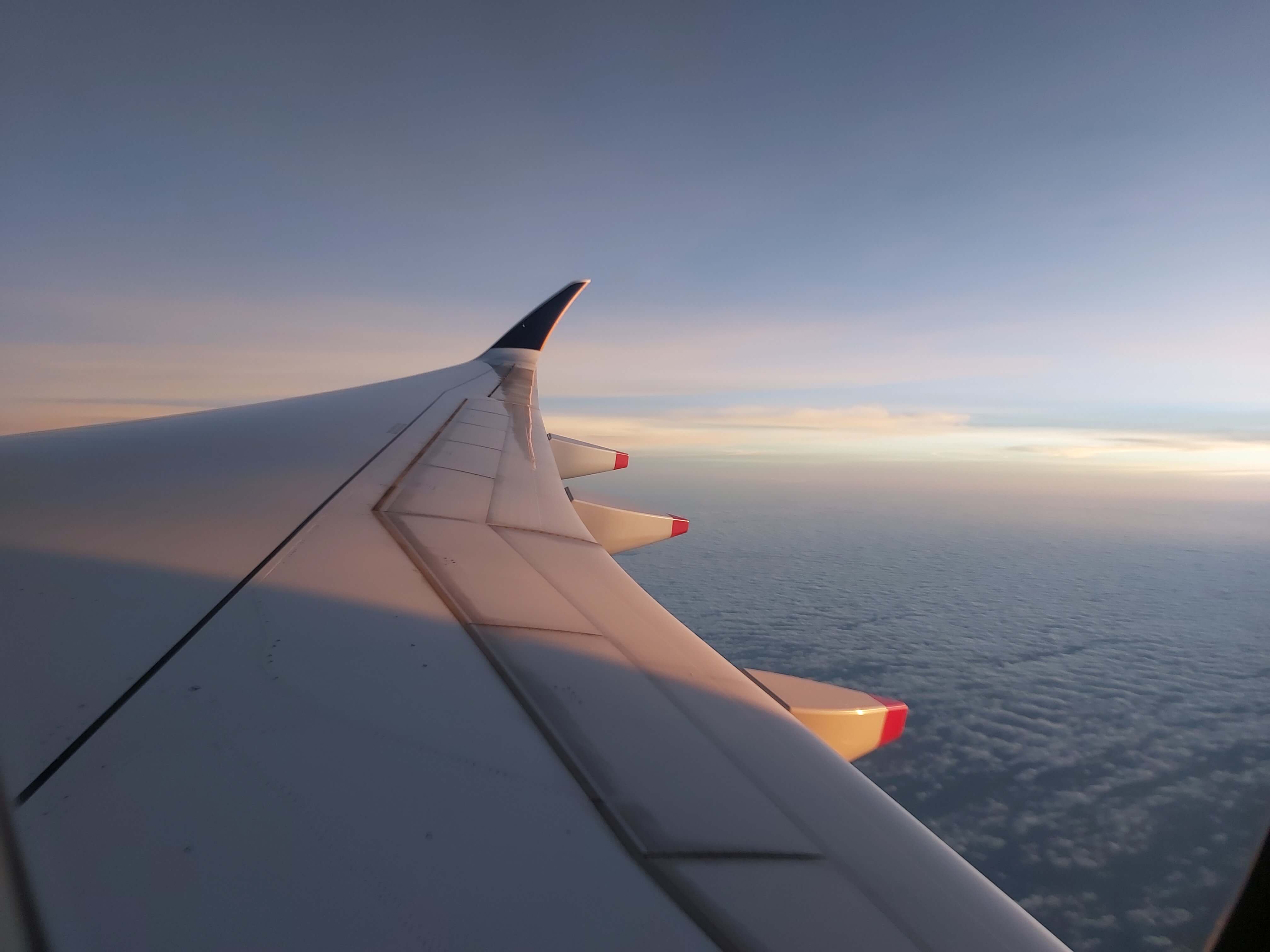 飛行機窓の外イメージ