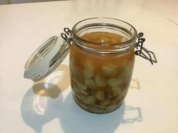 Peeled garlic