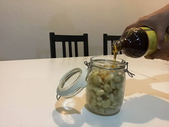 Peeled garlic