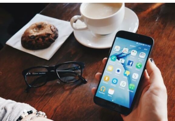 スマホで勉強イメージ