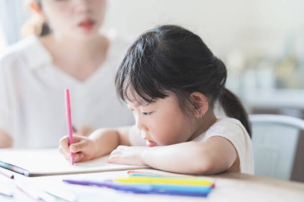 親と勉強イメージ